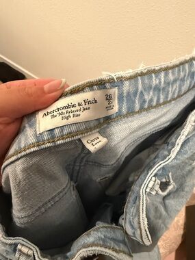 Abercrombie & Fitch Light Blue High-Rise '90s Relaxed Jeans